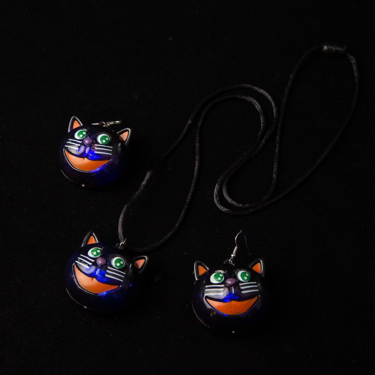 glow-in-the-dark-black-cat-necklace-zaranss-mart