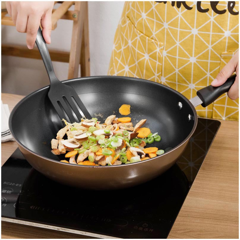 nonstick-cookware-set-on-stovetop-zaranss-mart